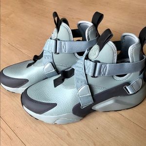 Nike Haurache City Low Sneakers